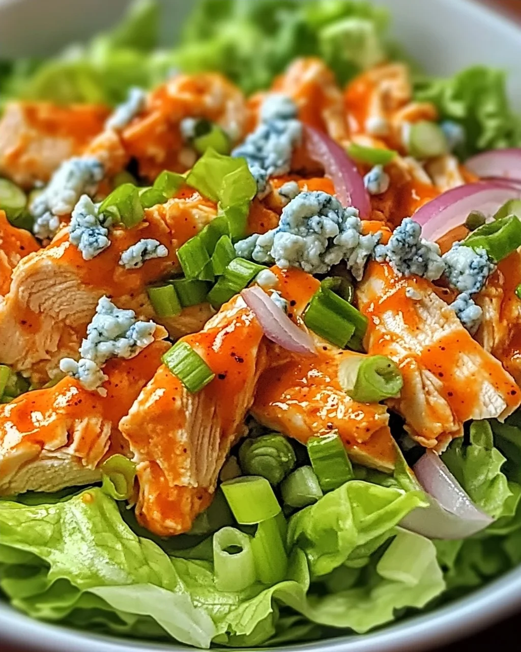 Buffalo-Hühnchen-Salat: Schnell & Würzig genießen