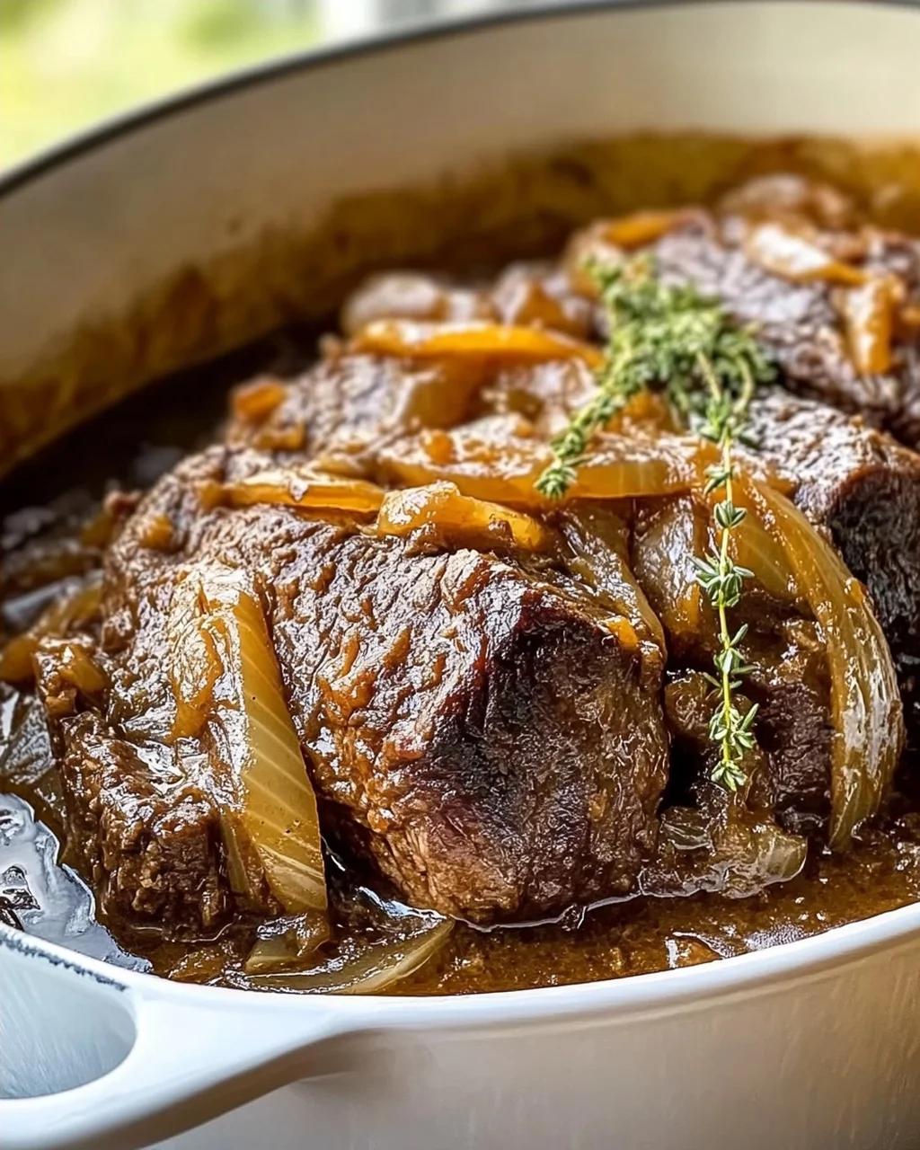Herzhafter französischer Zwiebel-Rinderbraten für Gemütlichkeit